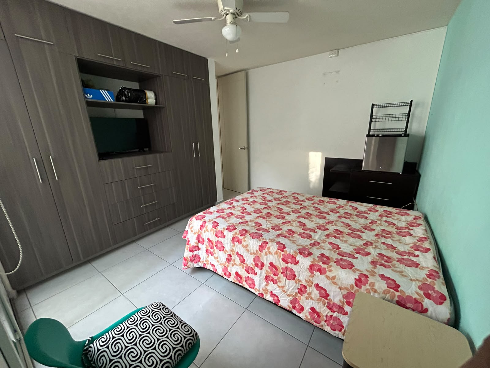 LINDA HABITACIÓN BUSCA ROOMIE — foto 4 de 6