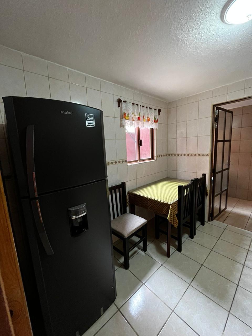 Habitaciones amuebladas con baño privado para mujeres — foto 4 de 5