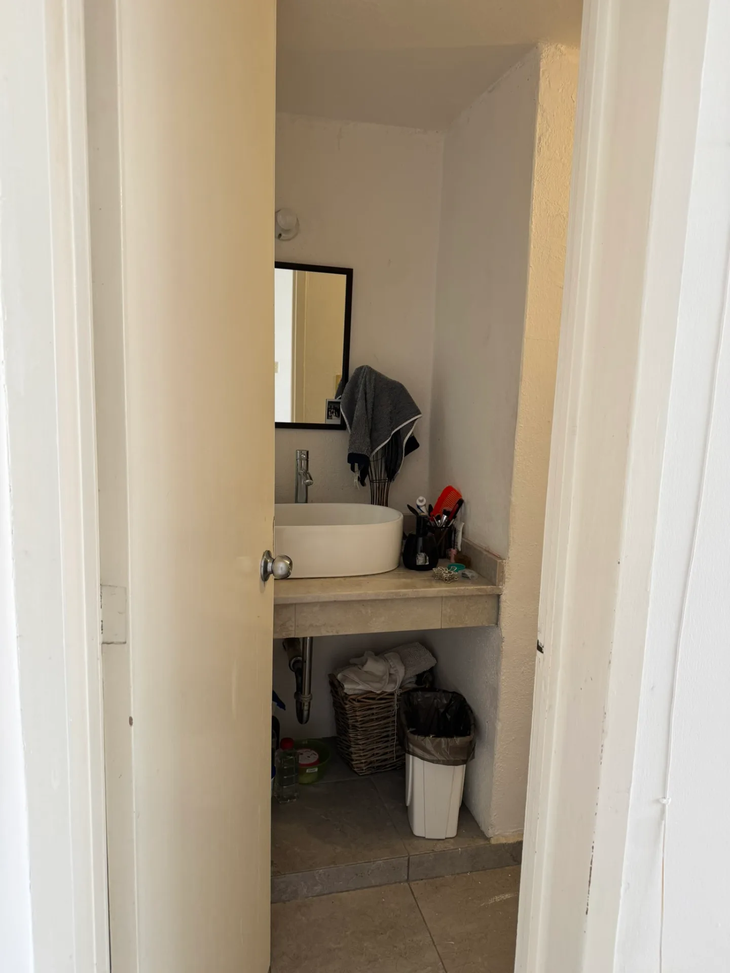 Cuarto sin amueblar en el centro — foto 4 de 6